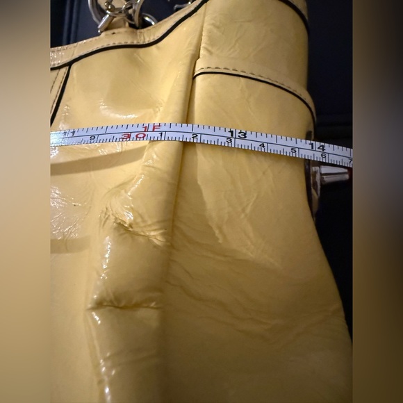 Coach Shoulder bag, same or next day shipping from a smoke & pet free 🏡 - Picture 4 of 6